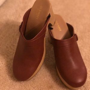 Old Navy Clogs
